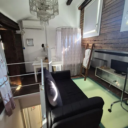 19 Borgo Cavour