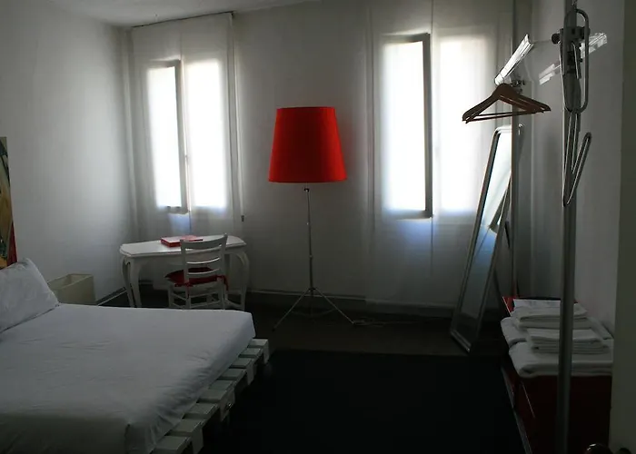 Oda ve Kahvaltı 19 Borgo Cavour 3*